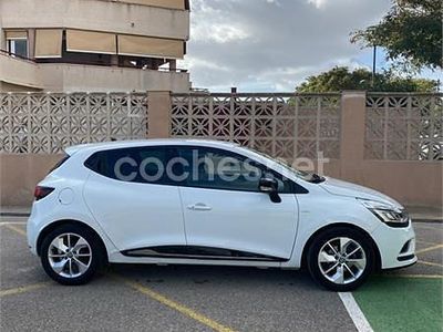 Usado Renault Clio IV LIMITED 75 CV (55 kW) 2017 Blanco Berlina