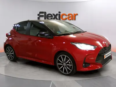 Usado Toyota Yaris Hybrid Sport 130 CV (95 kW) 2025 Rojo Berlina