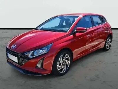 Usado Hyundai i20 101 CV (74 kW) 2025 Rojo Utilitario