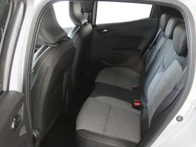 Usado Renault Clio V Techno 100 CV (73 kW) 2025 Gris Berlina