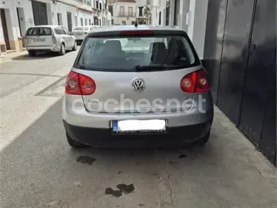 Usado VW Golf IV Trendline 102 CV (75 kW) 2005 Gris / plata Berlina
