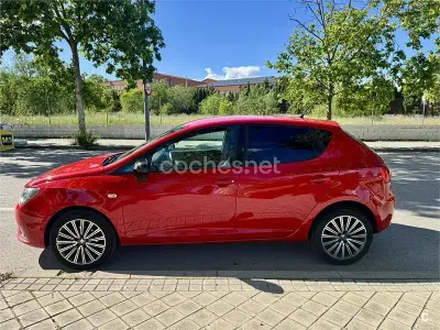 Usado Seat Ibiza CONNECT 90 CV (66 kW) 2016 Rojo Berlina