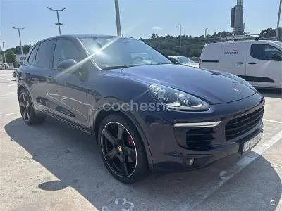 Usado Porsche Cayenne Diesel Platinum Edition 262 CV (192 kW) 2017 Violeta / lila SUV