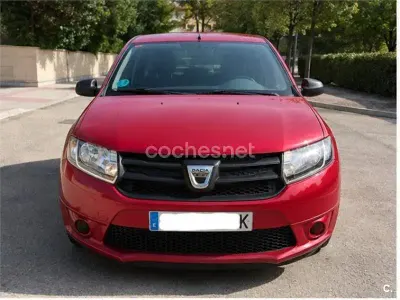 Usado Dacia Sandero Ambiance 75 CV (55 kW) 2013 Rojo Berlina