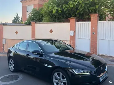 Usado Jaguar XE Portfolio 180 CV (132 kW) 2015 Negro Berlina