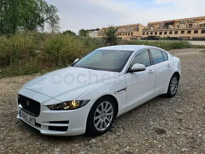 Usado Jaguar XE 180 CV (132 kW) 2015 Blanco Berlina