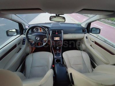 Usado Mercedes B200 136 CV (100 kW) 2009 Gris / plata Monovolumen