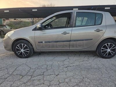 Usado Renault Clio II Expression 70 CV (51 kW) 2009 Marrón Berlina