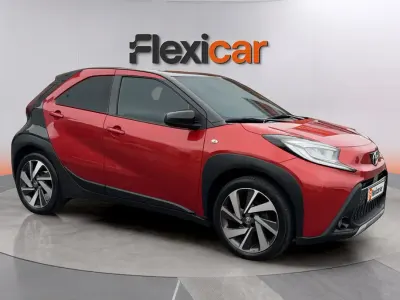 Begagnad Toyota Aygo X Play 72 HK (52 kW) 2022 Röd SUV