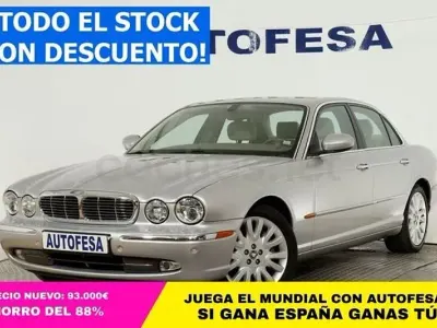 Usado Jaguar XJ8 298 CV (219 kW) 2003 Gris / plata Berlina