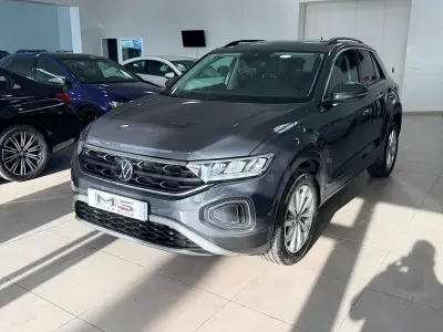 Usado VW T-Roc Life 150 CV (110 kW) 2022 Gris / plata SUV