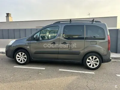 Usado Peugeot Partner Tepee Access 100 CV (73 kW) 2016 Negro Monovolumen