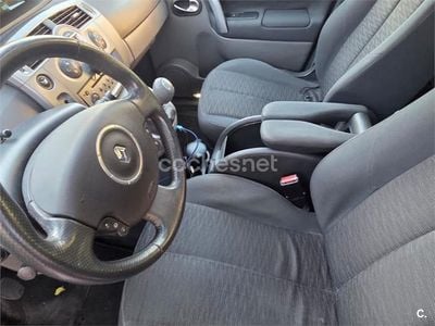 Gris / plata Usado 2007 Renault Scénic II Dynamique Monovolumen | 2750 € (Precio justo)