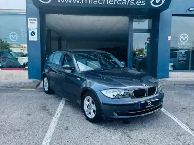 Usado BMW 116 122 CV (89 kW) 2007 Gris Utilitario