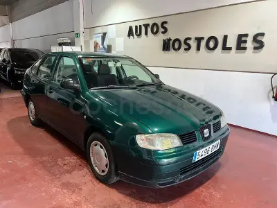 Usado Seat Cordoba Stella 68 CV (50 kW) 2001 Verde Berlina