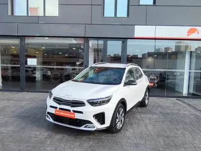 Usado Kia Stonic 84 CV (61 kW) 2023 Blanco SUV