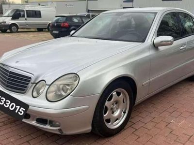 Gris Usado 2005 Mercedes E200 Berlina | 4000 €
