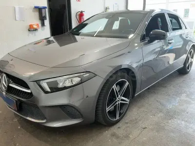 Usado Mercedes A250 224 CV (164 kW) 2018 Gris / plata Berlina