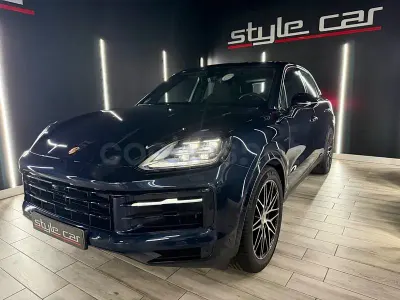 Usado Porsche Cayenne S E-Hybrid Black Edition 519 CV (381 kW) 2025 Azul SUV