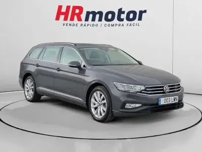 Usado VW Passat Business 122 CV (89 kW) 2022 Gris Familiar