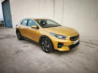Usado Kia XCeed 120 CV (88 kW) 2020 Amarillo SUV