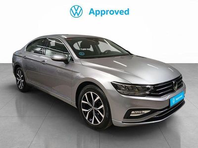 Usado VW Passat Executive 150 CV (110 kW) 2021 Gris plata Berlina
