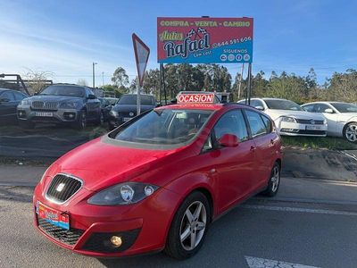Usado Seat Altea XL Reference 105 CV (77 kW) 2010 Rojo Monovolumen