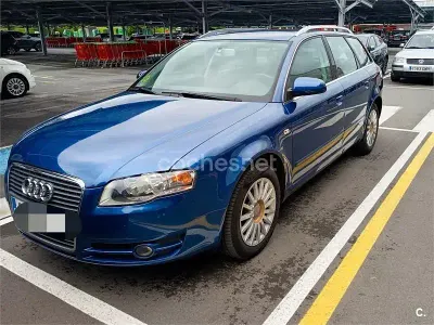 Usado Audi A4 140 CV (102 kW) 2005 Azul Familiar
