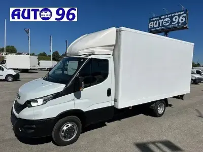 Usado Iveco Daily 156 CV (114 kW) 2023 Blanco Berlina