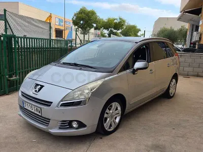 Usado Peugeot 5008 Sport 112 CV (82 kW) 2010 Azul Monovolumen
