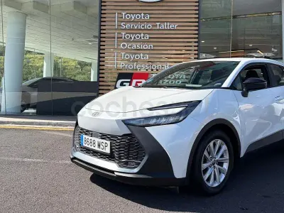 Usado Toyota C-HR Advance 140 HP (102 kW) 2024 Branco SUV