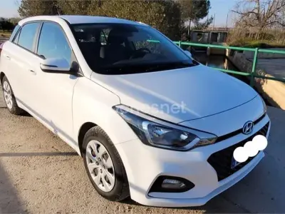 Usado Hyundai i20 75 CV (55 kW) 2019 Blanco Utilitario