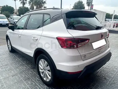 Usado Seat Arona Reference 95 CV (69 kW) 2021 Blanco SUV