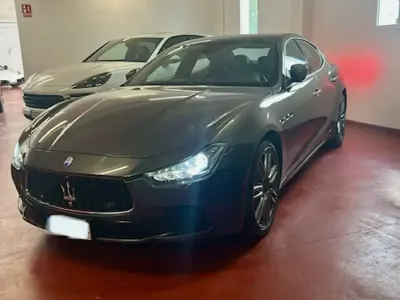 Usado Maserati Ghibli GranLusso 349 CV (256 kW) 2017 Gris Berlina