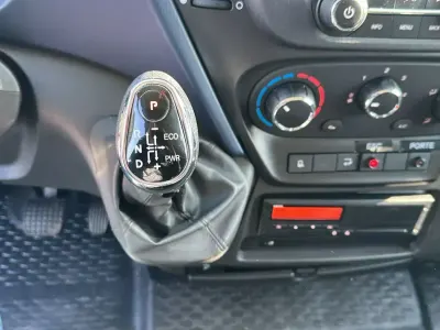Usado Iveco Daily 180 CV (132 kW) 2018 Blanco Berlina
