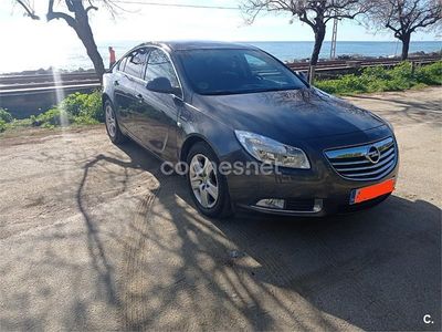 Usado Opel Insignia Essentia 130 CV (95 kW) 2011 Gris / plata Berlina
