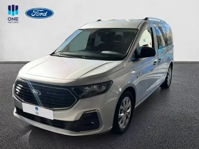 Usado Ford Tourneo Titanium 110 kW (150 CV) 2025 Gris Monovolumen