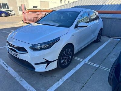 Blanco Usado 2024 Kia Ceed Utilitario | 17.190 € (Buen precio)