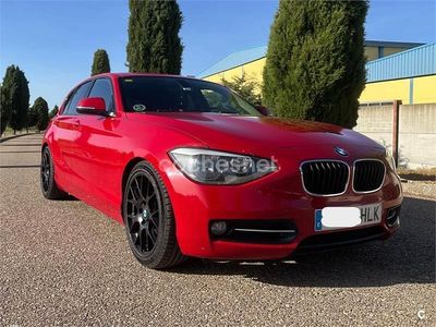Usado BMW 118 Sport Line 143 CV (105 kW) 2012 Rojo Utilitario