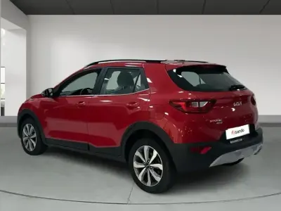 Usado Kia Stonic 100 HP (73 kW) 2024 Vermelho SUV
