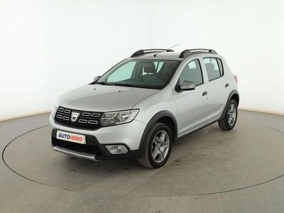 Usado Dacia Sandero Stepway 90 HP (66 kW) 2017 Cinzento Sedan