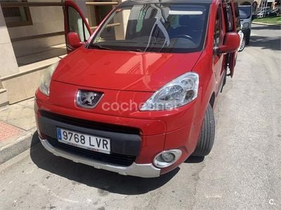 Usado Peugeot Partner Tepee Outdoor 110 CV (80 kW) 2009 Rojo Monovolumen