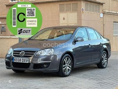 Usado VW Jetta Advance 115 CV (84 kW) 2006 Gris / plata Berlina