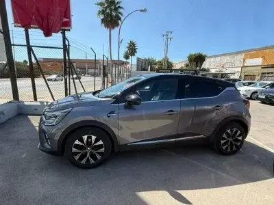 Usado Renault Captur Techno 90 CV (66 kW) 2023 Gris SUV