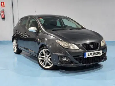 Usado Seat Ibiza FR 150 CV (110 kW) 2010 Gris / plata Berlina