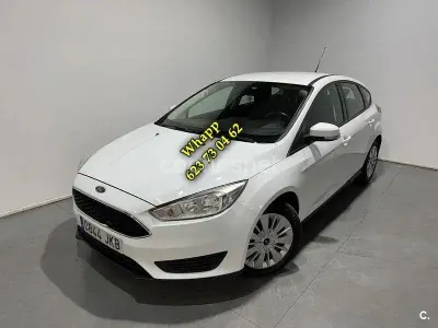 Usado Ford Focus Ambiente 90 CV (66 kW) 2015 Blanco Berlina