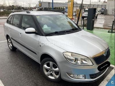 Usado Skoda Fabia Elegance 90 CV (66 kW) 2012 Gris / plata Familiar