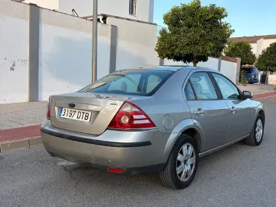 Usado Ford Mondeo Trend 115 CV (84 kW) 2006 Beige Familiar