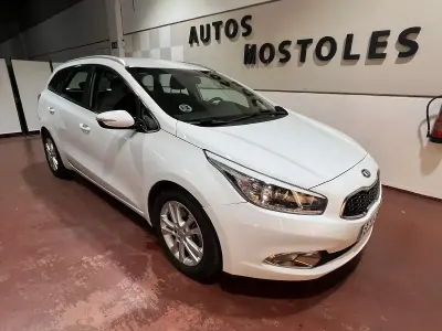 Usado Kia Ceed Sportswagon 128 CV (94 kW) 2014 Blanco Familiar