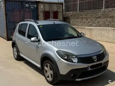 Usado Dacia Sandero Stepway 85 CV (62 kW) 2012 Gris / plata Berlina